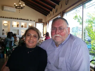 “Don Arturo” influencer: Dueño de restaurante puertovarino se vuelve viral probando sus propios platos
