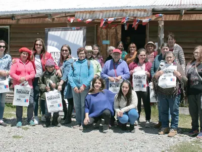 En Llanada Grande: Mujeres de la cordillera dialogaron sobre emprendimiento, autonomía económica y prevención de violencia intrafamiliar