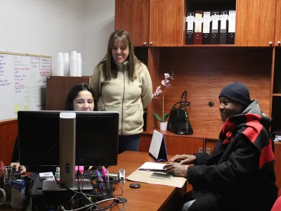 En oficinas de Gobernación Llanquihue: Un extranjero colombiano fue el primero en iniciar el proceso de regularización