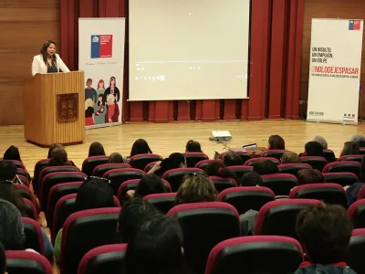 En Puerto Montt: Psicóloga especializada impartió charla para empoderar a las mujeres y evitar la violencia estableciendo límites