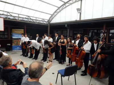 Escuela de las Artes y Ensamble Teatro del Lago celebró los 50 años de la Escuela Rural Ricardo Roth Schutz