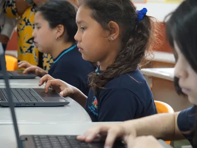 Estudiantes de Chile podrán educarse en ciudadanía digital mientras aprenden a programar