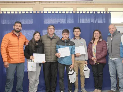 Estudiantes de Liceo Juan Soler Manfredini de Cochamó se certifican en emprendimiento y liderazgo juvenil