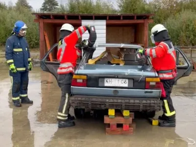 Fiscalía Los Lagos y Bomberos de la región firman convenio para utilizar autos incautados en entrenamiento de voluntarios