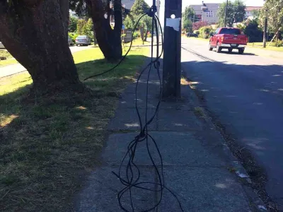 Impresentable estado de cables de telecomunicaciones en Puerto Varas