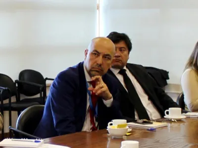 Imputado fue sorprendido manejando en horario de toque de queda sin su licencia: Dictan primera condena acogiendo delito de atentar contra la salud pública