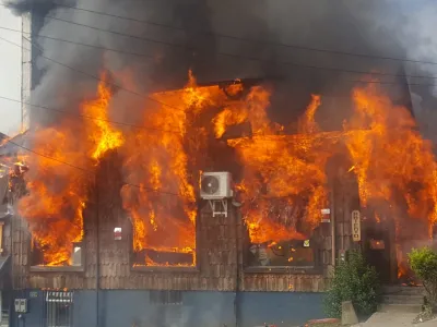 Incendio consumió Casona de Restaurante “La Marca”