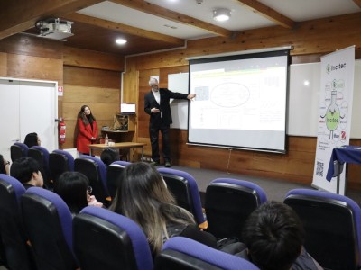 Innovación y sostenibilidad protagonizan coloquio sobre bioplásticos en la Sede UACh Puerto Montt