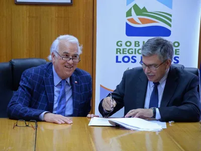 Intendente firmó resolución para dotar de agua potable al sector Las Cruces, en la comuna de Fresia