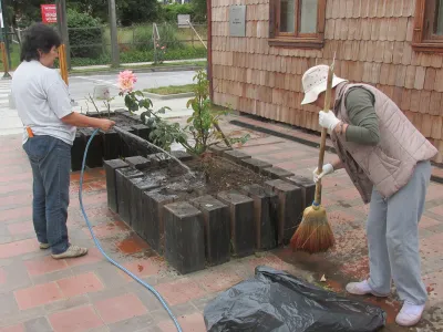 Jornada de Mantención en Plazas de Barrio Patrimonial realzaron miembros del CVD 
