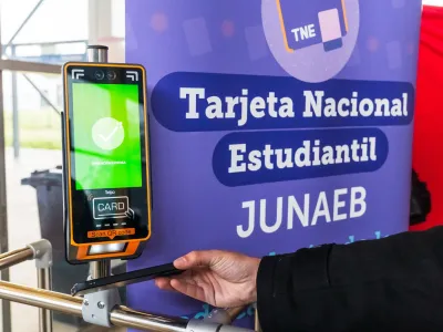 Junaeb y EFE firman convenio para la implementación del uso de TNE en el tren Llanquihue – Puerto Montt