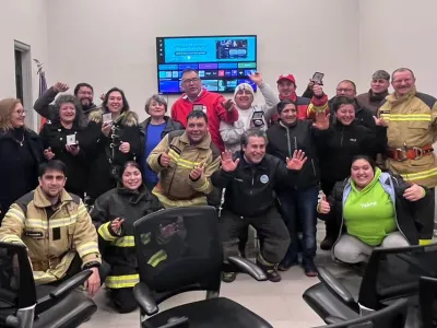 Juntas de Vecinos de Ensenada entregaron dineros recaudados en “Lucatón para Bomberos”