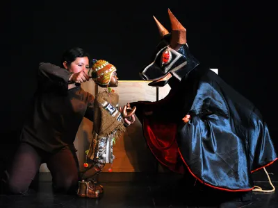 La reconocida compañía de muñecos Teatro Periplos llega este sábado al CAMM con ‘Iñu, el niño de cobre’