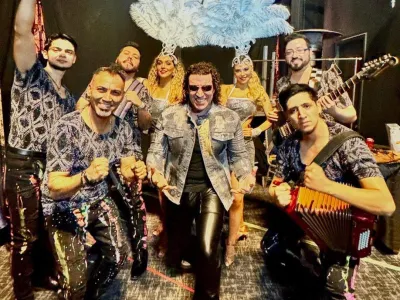 Leo Rey enciende la noche con “Sigue La Cumbia” en Dreams