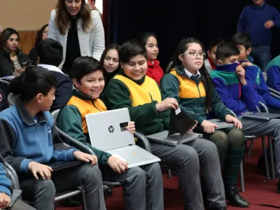 Más de 300 estudiantes de la comuna de Puerto Varas reciben hoy computadores Yo Elijo Mi Pc y Me Conecto Para Aprender