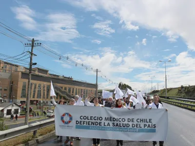 Médicos se suman a movilizaciones sin paro de atención asistencial