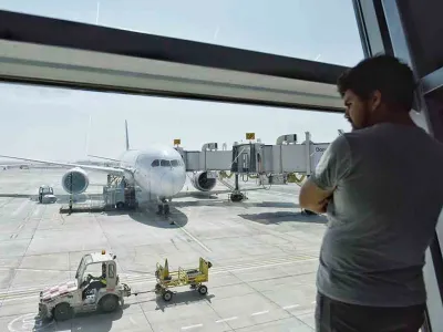 Ministro de Economía, Fomento y Turismo anuncia nueva rebaja de tasas de embarque: comenzará a regir desde julio