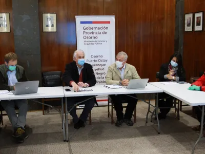 Ministro de Salud e Intendente de Los Lagos coordinan acción regional frente a COVID-19