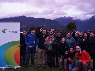 Monitoreos de aguas y temas ambientales fueron parte de los “Diálogos Comunitarios” que Colbún realizó en Pocoihuén y Lago Chapo