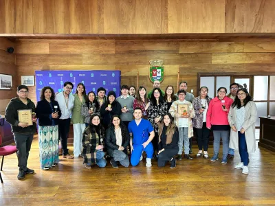 Municipalidad de Puerto Varas conmemoró el “Día Internacional de Personas Cuidadoras” junto a funcionarios del Programa Cuidados Domiciliarios y del ELEAM
