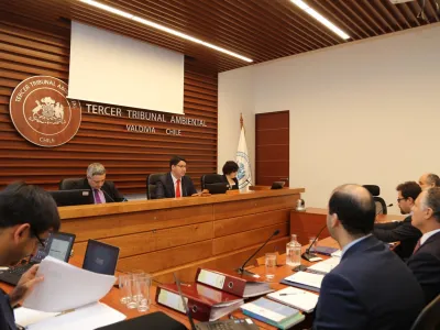 Municipio de Puerto Varas y ESSAL exploran conciliación en demanda por Lago Llanquihue