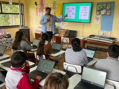 Once establecimientos pertenecientes al Servicio Local de Educación Pública Llanquihue avanzan en conectividad digital gracias a importante alianza estratégica