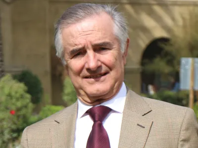 [OPINIÓN] "Entre la espada y la pared". Por  Dr. Manuel José Irarrázaval, director Instituto de Políticas Públicas en Salud, U. San Sebastián
