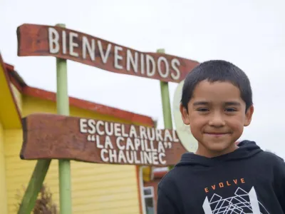 Patrullero Médico-Dental “Cirujano Videla”  sorprende a niños de Isla Chaulinec con Visita del Viejito Pascuero
