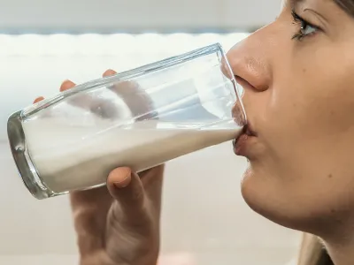 Profesionales de la nutrición promueven consumo de hasta 5 porciones de leche en adultos