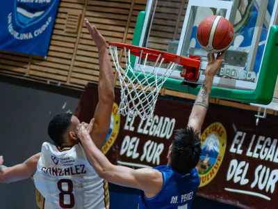 Puerto Varas Basket no pudo sellar la serie en el Fiscal y la Final de Conferencia se definirá en Osorno
