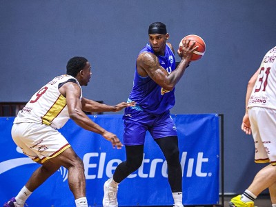 Puerto Varas Basket protagonizó una remontada épica ante Osorno y cortó su racha de seis derrotas consecutivas
