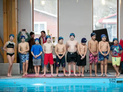 Puerto Varas inauguró su primera Escuela Municipal de Natación gratuita para 800 niños y niñas de tercero a quinto básico de colegios públicos, subvencionados y privados de la comuna