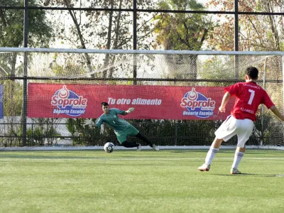 Puerto Varas y Maristas de Rancagua protagonizan duelo clave en los playoffs del Fútbol Soprole UC