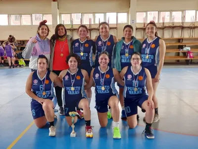 Rama femenina de básquetbol de Puerto Varas se coronó campeón de Cuadrangular Adulto Femenino