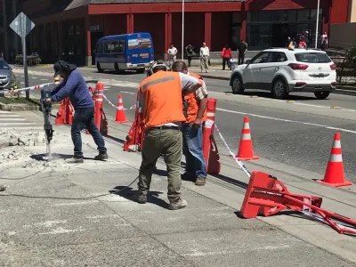 Roban conos afuera de Cuartel de Bomberos