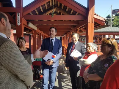 Subsecretario de Hacienda recorrió el Mercado de Angelmó explicando los beneficios que el proyecto de ley de Modernización Tributaria tiene para las pymes del país