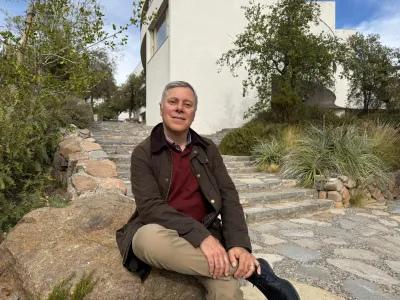 Tras una destacada trayectoria académica internacional, Juan Sebastián Montes, ex intendente de la región de Los Lagos, asume el decanato de la Escuela de Negocios UAI