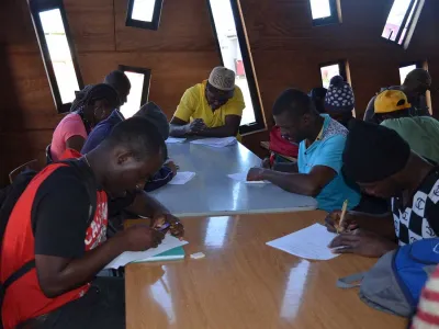 Universidad Santo Tomás y Delegación Mirasol de Puerto Montt certifican a haitianos en su 1° Taller de español para inmigrantes