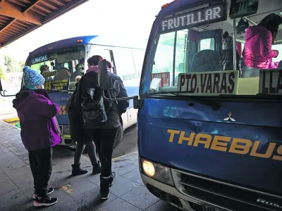 Usuarios del transporte público rechazan alza de pasajes de minibuses intercomunales