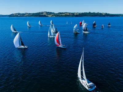Veleristas de la regata Chiloé y Desafío Levantemos Chile se unen para colaborar con víctimas de incendios